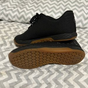 NoBull trainers black gum